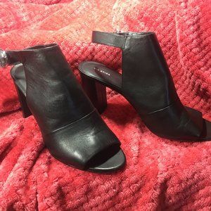 Via Spiga Open Toe Leather (soft) Clog, Blk., Gently Used, Heel 4”, Size 12